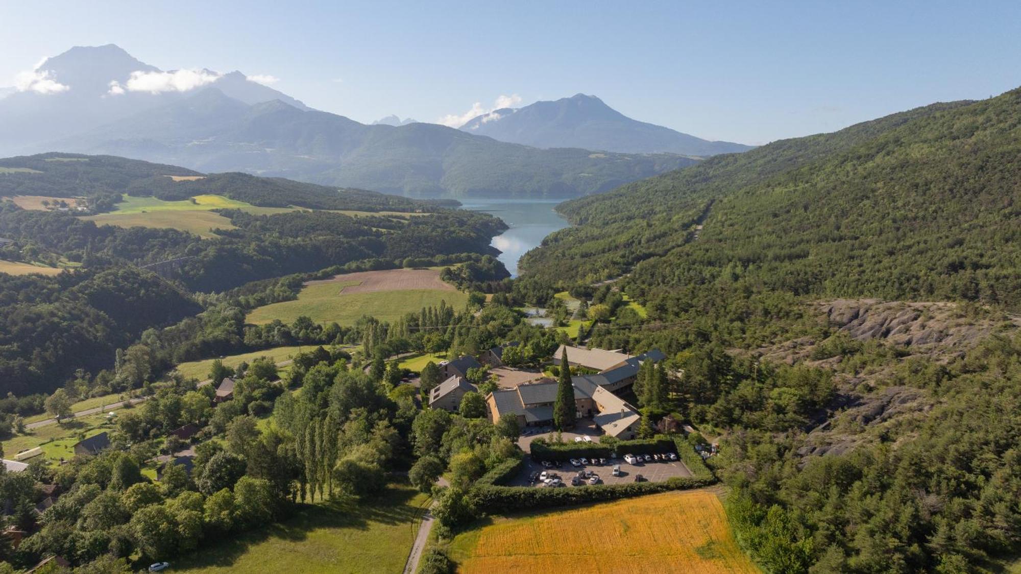 Club Vacances Bleues Les Horizons Du Lac Chorges Bagian luar foto